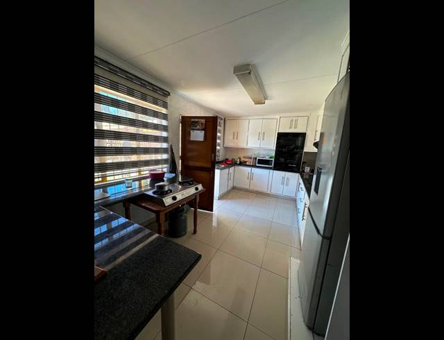6 BEDROOM HOUSE FOR SALE IN SHARON PARK